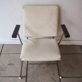 2 fauteuils, modèle 1407 by 
																			Andre Cordemeyer