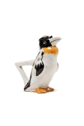 Pichet Couvert E à Anse En Porcelaine Blanche à éMail Noir Et Jaune Figurant Un Pingouin. by 
																	 Haviland & Co