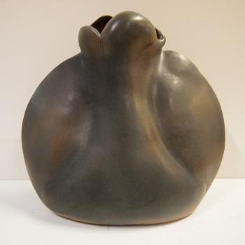 Vase de forme bouillotte by 
																	Annie Palisot