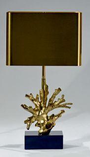 Lampe à Abat-Jour En Laiton Brossé Et Fut à DéCor Central De Corail En Bronze Doré by 
																	 Maison Charles