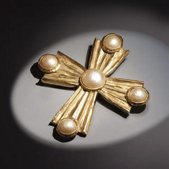 Pendentif Croix Perles Imitation by 
																	 Yves Saint Laurent