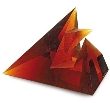 Pyramide ambre by 
																	Yumi Nozaki