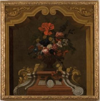 Bouquet de fleurs sur un piedouche en console by 
																	Albartus Otto Swalue